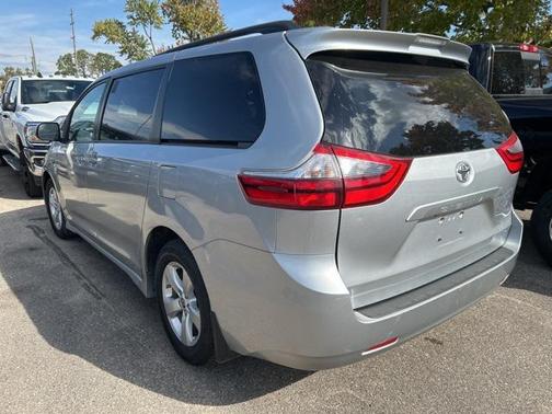 2020 Toyota Sienna LE