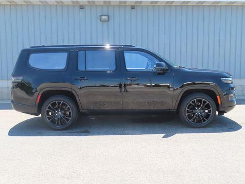 Diamond Black Crystal Pearlcoat 2022 Jeep Grand Wagoneer Series II Obsidian 4x4