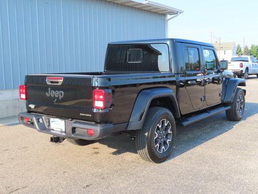 Black Clearcoat 2026 Jeep Gladiator Sahara 4x4