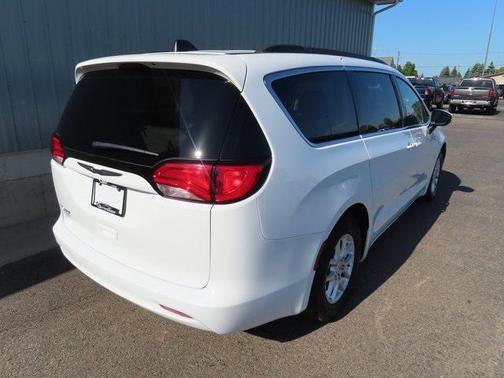 2021 Chrysler Voyager LXI