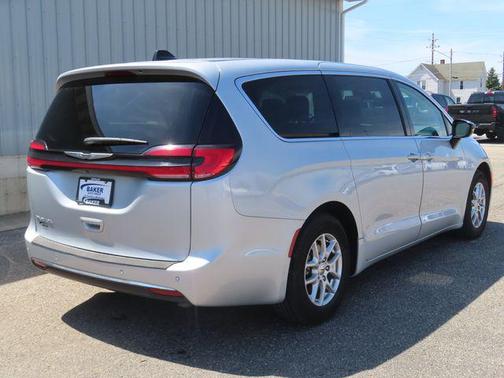 Silver Mist Clearcoat 2024 Chrysler Pacifica Touring L