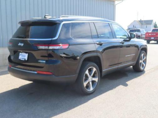 Diamond Black Crystal Pearlcoat 2023 Jeep Grand Cherokee L Limited