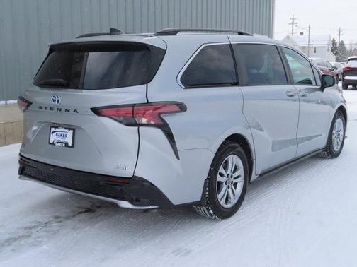 2022 Toyota Sienna XSE 7 Passenger