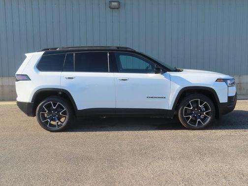 Bright White Clearcoat 2026 Jeep Cherokee Overland