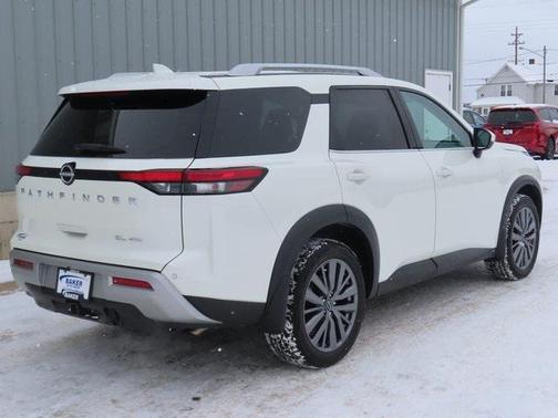 2024 Nissan Pathfinder SL