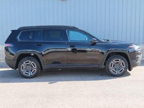 Diamond Black Crystal Pearlcoat 2026 Jeep Cherokee Limited