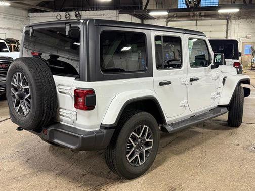2024 Jeep Wrangler 4-Door Sahara