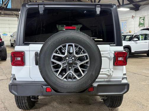 2024 Jeep Wrangler 4-Door Sahara