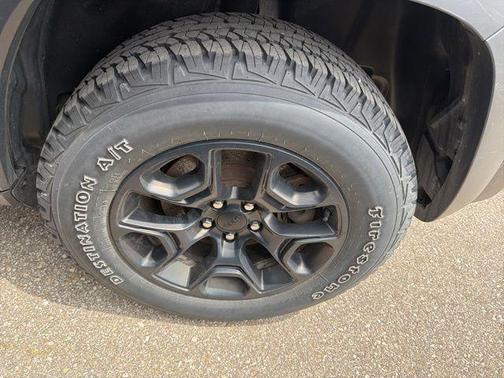 Granite Crystal Metallic Clearcoat 2022 Jeep Cherokee Trailhawk Elite