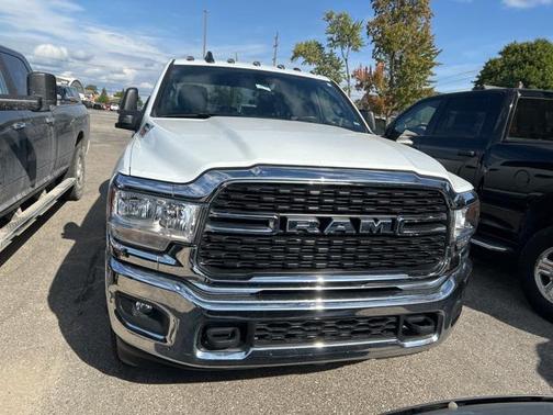 2024 RAM 3500 Big Horn Crew Cab 4x4 8' Box