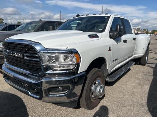 2024 RAM 3500 Big Horn Crew Cab 4x4 8' Box
