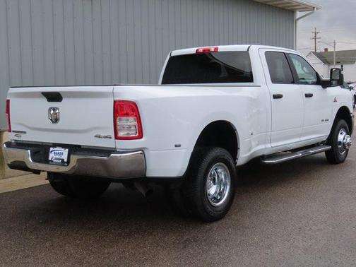 2024 RAM 3500 Big Horn Crew Cab 4x4 8' Box
