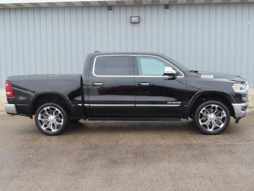 Diamond Black Crystal Pearlcoat 2019 RAM 1500 Limited