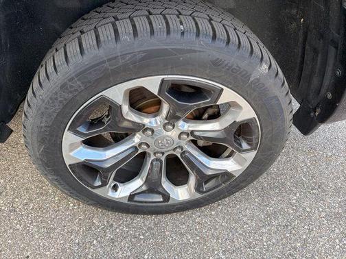 Diamond Black Crystal Pearlcoat 2019 RAM 1500 Limited