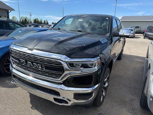 Diamond Black Crystal Pearlcoat 2019 RAM 1500 Limited