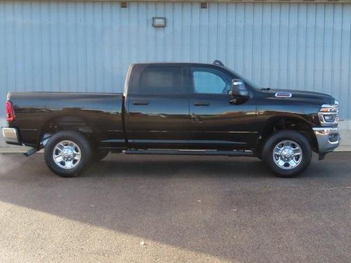 2025 RAM 2500 Tradesman Crew Cab 4x4 6'4' Box