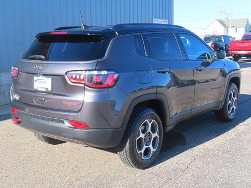 Granite Crystal Metallic Clearcoat 2022 Jeep Compass Trailhawk