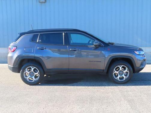 Granite Crystal Metallic Clearcoat 2022 Jeep Compass Trailhawk