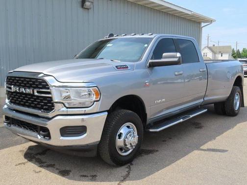 2022 RAM 3500 Big Horn Crew Cab 4x4 8' Box