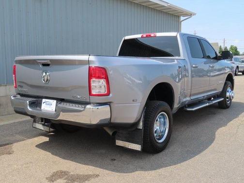 2022 RAM 3500 Big Horn Crew Cab 4x4 8' Box