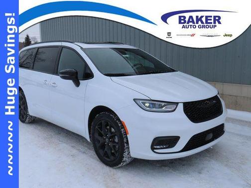 Bright White Clearcoat 2026 Chrysler Pacifica Limited