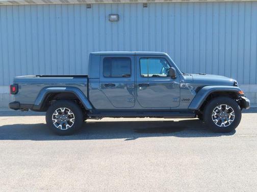 Anvil Clearcoat 2026 Jeep Gladiator Sahara 4x4