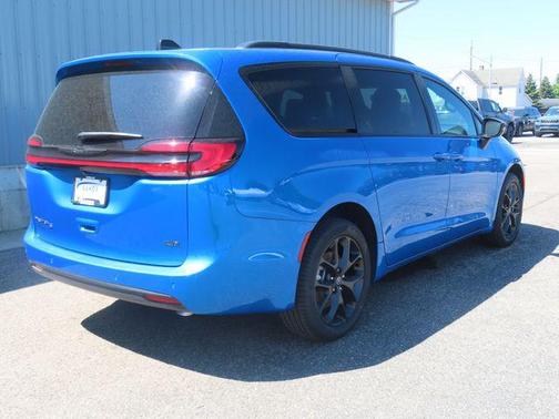Hydro Blue Pearlcoat 2026 Chrysler Pacifica L