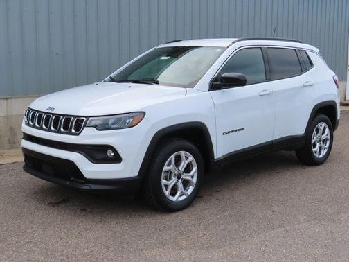 Bright White Clearcoat 2025 Jeep Compass Latitude