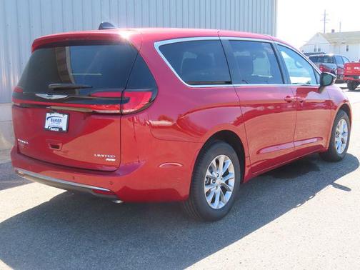Red Hot Pearlcoat 2026 Chrysler Pacifica Limited