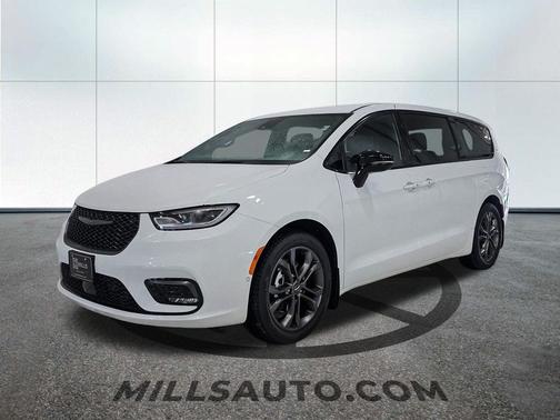 2026 Chrysler Pacifica L