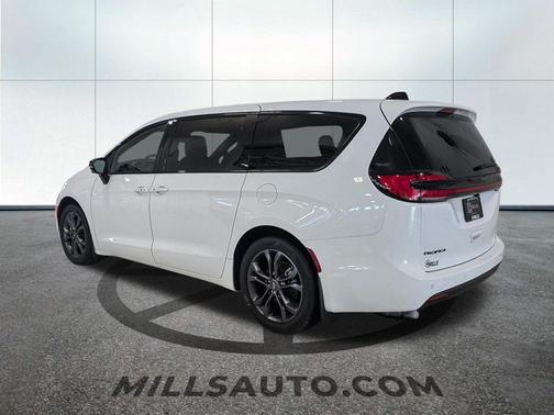 2026 Chrysler Pacifica L