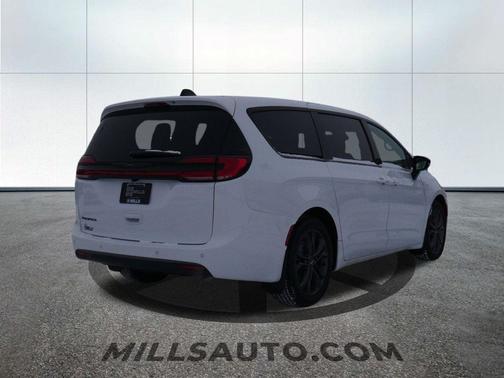 2026 Chrysler Pacifica L