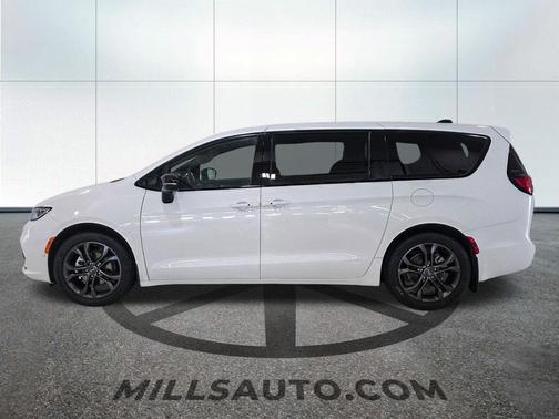 2026 Chrysler Pacifica L