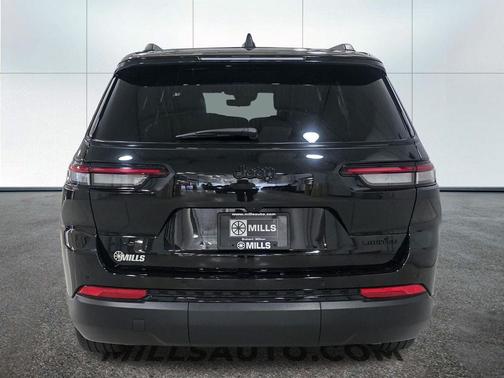 Diamond Black Crystal Pearlcoat 2025 Jeep Grand Cherokee L Limited