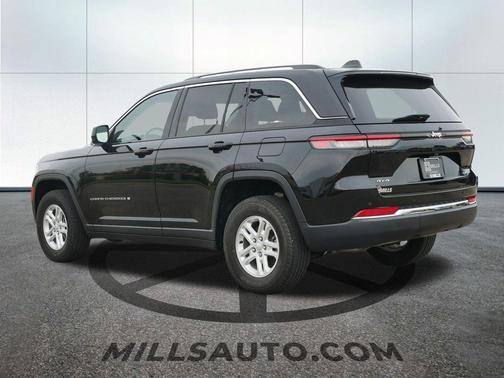 2022 Jeep Grand Cherokee Laredo