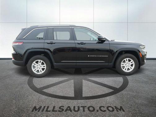 2022 Jeep Grand Cherokee Laredo