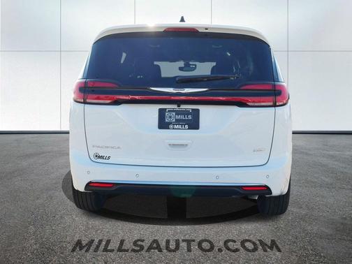 2026 Chrysler Pacifica L