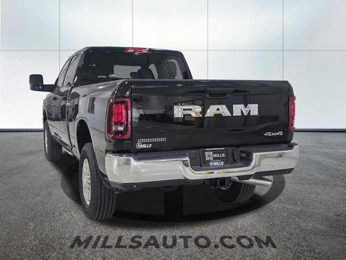 Diamond Black Crystal Pearlcoat 2026 RAM 3500 Big Horn Crew Cab 4x4 6'4' Box