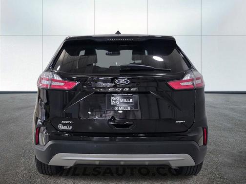 Agate Black Metallic 2022 Ford Edge SEL