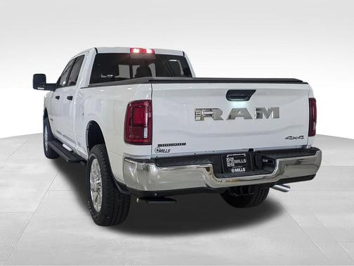 Bright White Clearcoat 2026 RAM 2500 Big Horn Crew Cab 4x4 6'4' Box