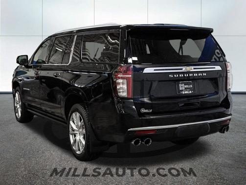 Black 2022 Chevrolet Suburban 4WD High Country