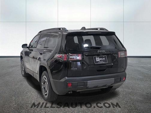 Diamond Black Crystal Pearlcoat 2026 Jeep Cherokee Limited