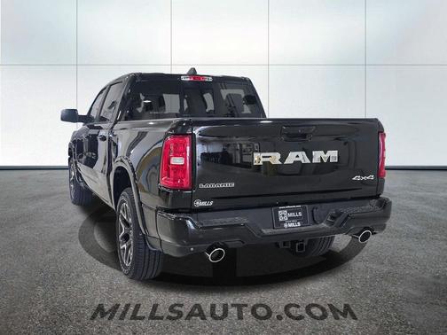 Diamond Black Crystal Pearlcoat 2026 RAM 1500 Laramie