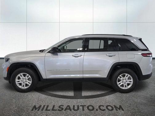 Silver Zynith 2023 Jeep Grand Cherokee Laredo
