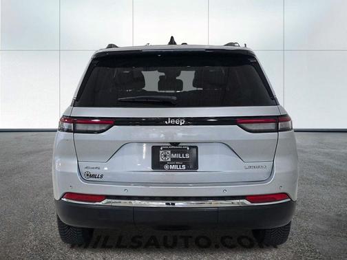 Silver Zynith 2023 Jeep Grand Cherokee Laredo