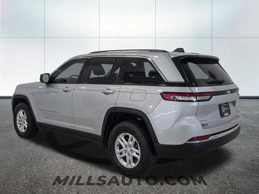Silver Zynith 2023 Jeep Grand Cherokee Laredo
