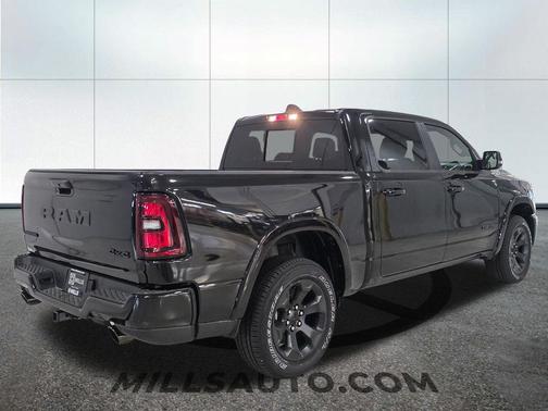 Diamond Black Crystal Pearlcoat 2026 RAM 1500 Big Horn/Lone Star