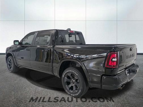 Diamond Black Crystal Pearlcoat 2026 RAM 1500 Big Horn/Lone Star