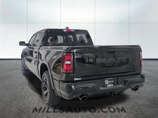 Diamond Black Crystal Pearlcoat 2026 RAM 1500 Big Horn/Lone Star