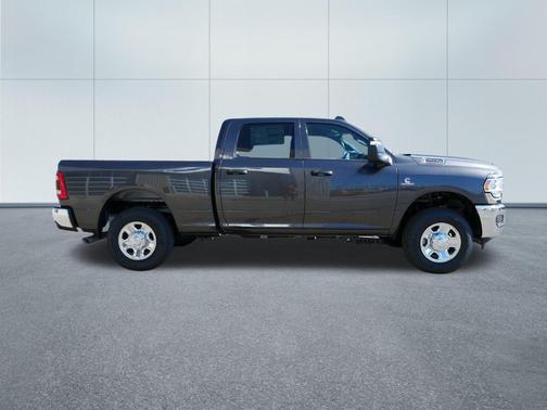 2024 RAM 2500 Tradesman Crew Cab 4x4 6'4' Box